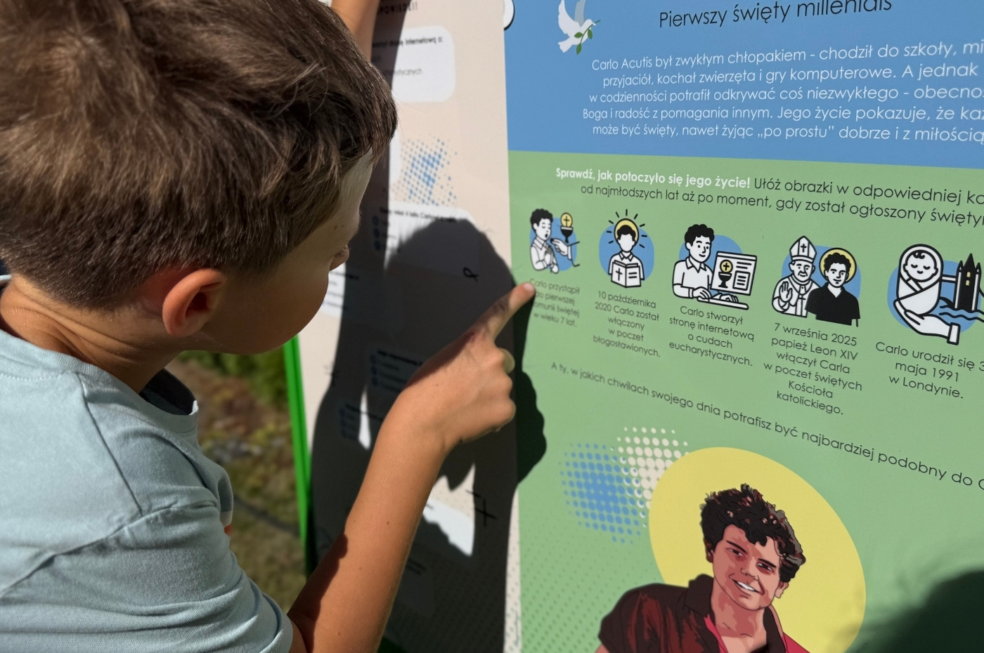 Tablica edukacyjna jednostronna - Carlo Acutis z platformą edukacyjną QR+ w akcji - zdjęcie 4