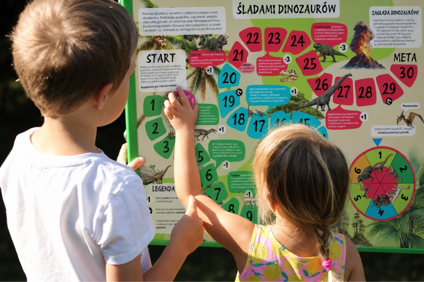 Tablica z grą edukacyjną - Śladem dinozaurów w akcji - zdjęcie 3