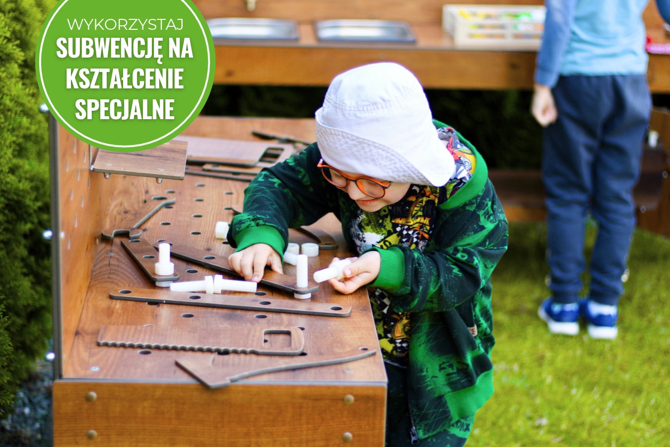 Dziecko przy Warsztacie Eu-Geniusza, napis: Wykorzystaj subwencję na kształcenie specjalne